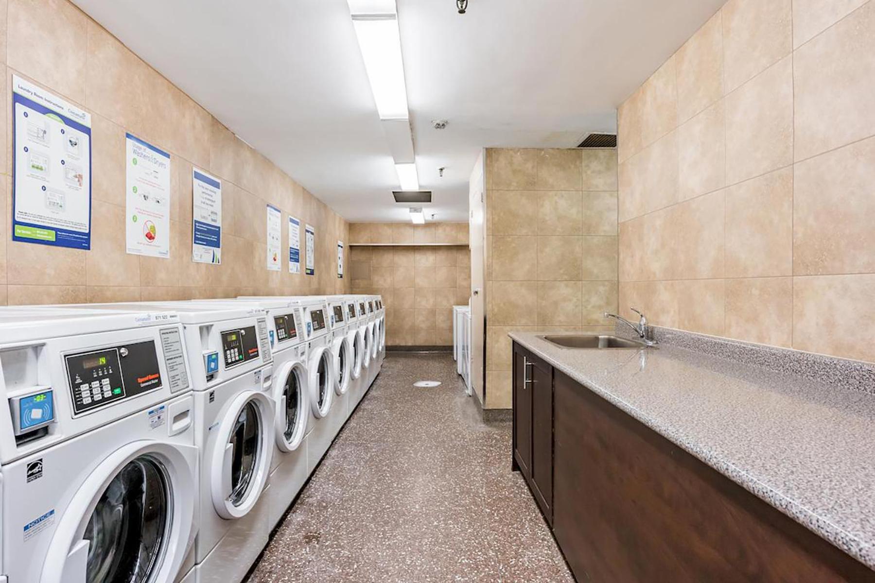 Apartament Downtown Gem By The Subway Toronto Zewnętrze zdjęcie